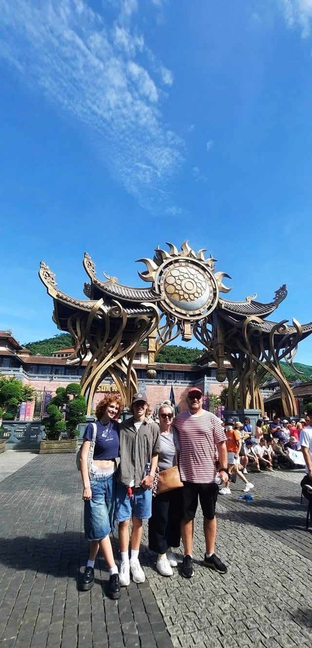 2bfd4fb565ecefb2b6fd (1)